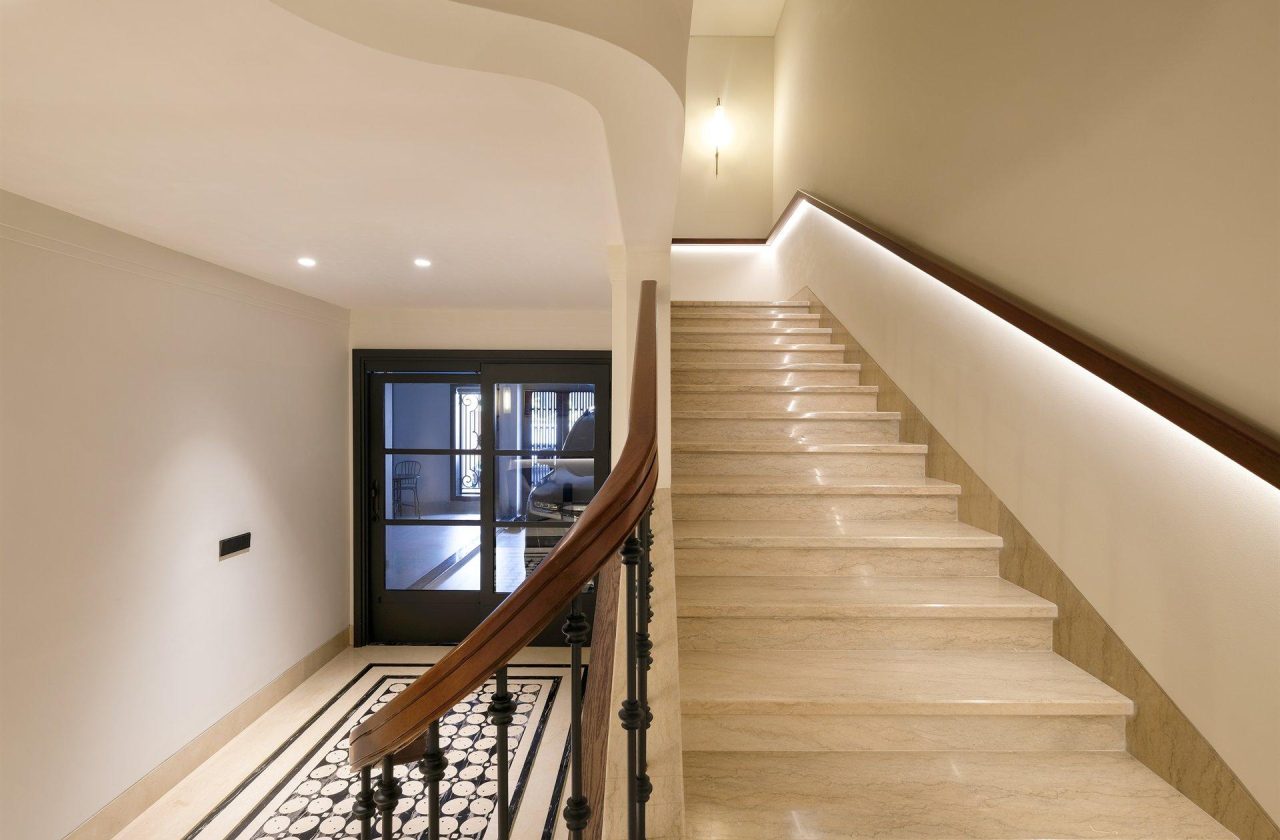 Mass Image Compressor Compressed this image. https://sourceforge.net/projects/icompress/ with Quality:86