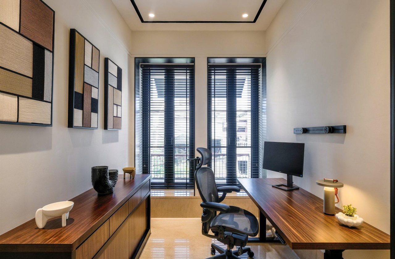 Mass Image Compressor Compressed this image. https://sourceforge.net/projects/icompress/ with Quality:86