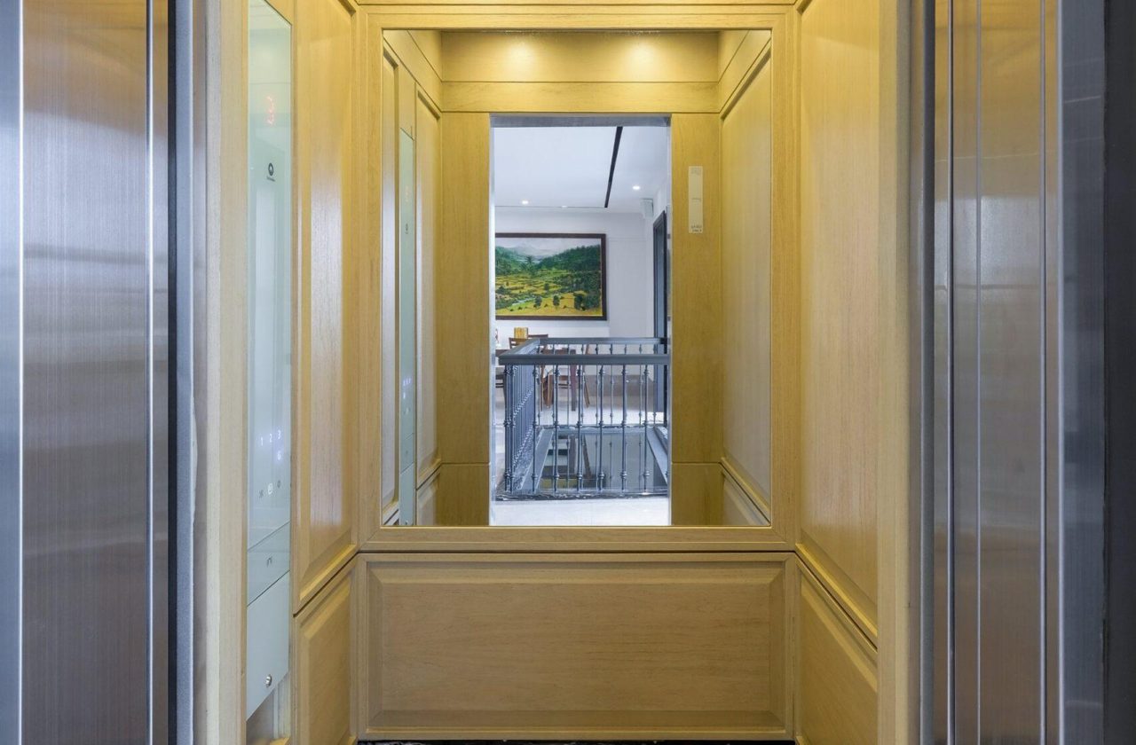 Mass Image Compressor Compressed this image. https://sourceforge.net/projects/icompress/ with Quality:86